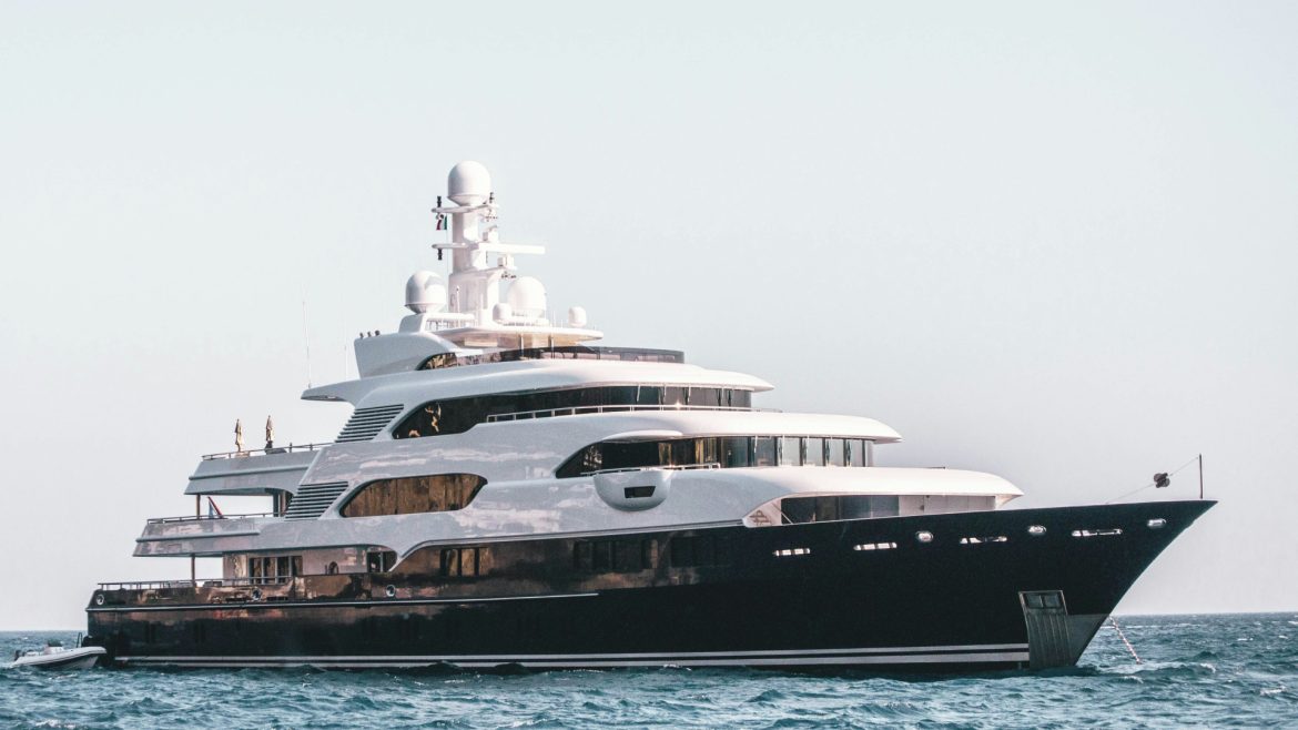 Quels critères analyser pour louer un yacht de luxe ?